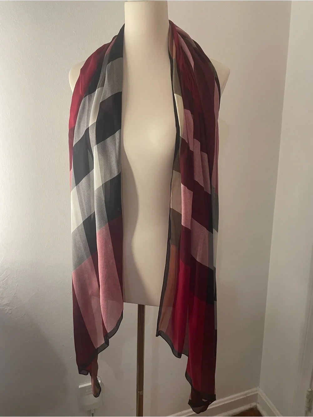 Authentic Burberry Plaid Mega check Lightweight Women's Scarf - Picture 3 of 13